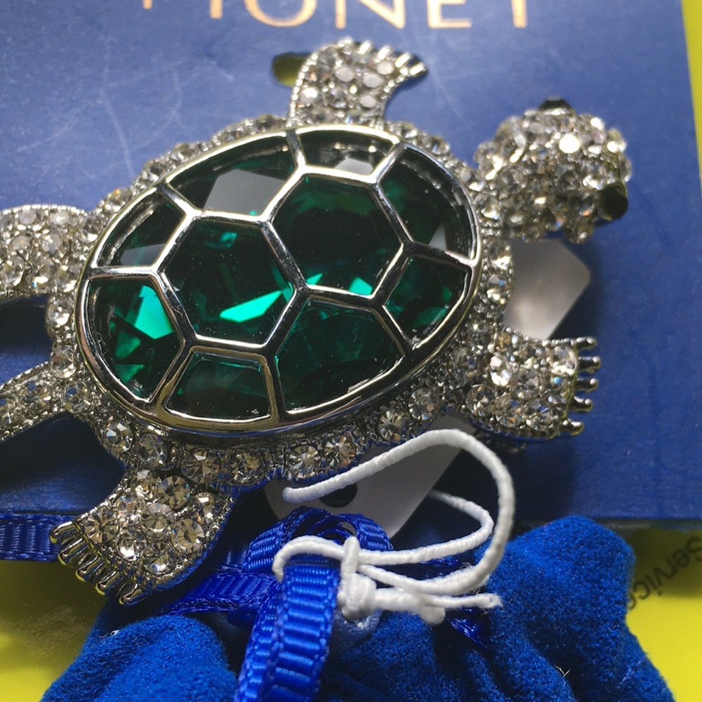 Monet Broach